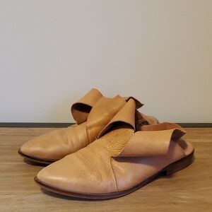 Free People Women's Tan Leather Folded Vamp Loafers